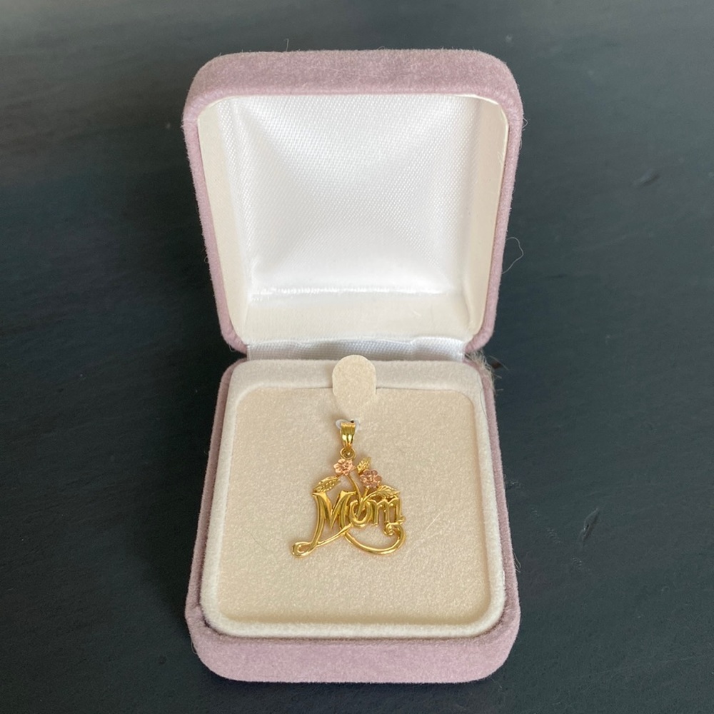 New 14k Mom pendant with roses